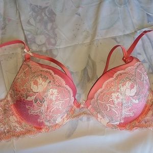 VS size 34B push up bra